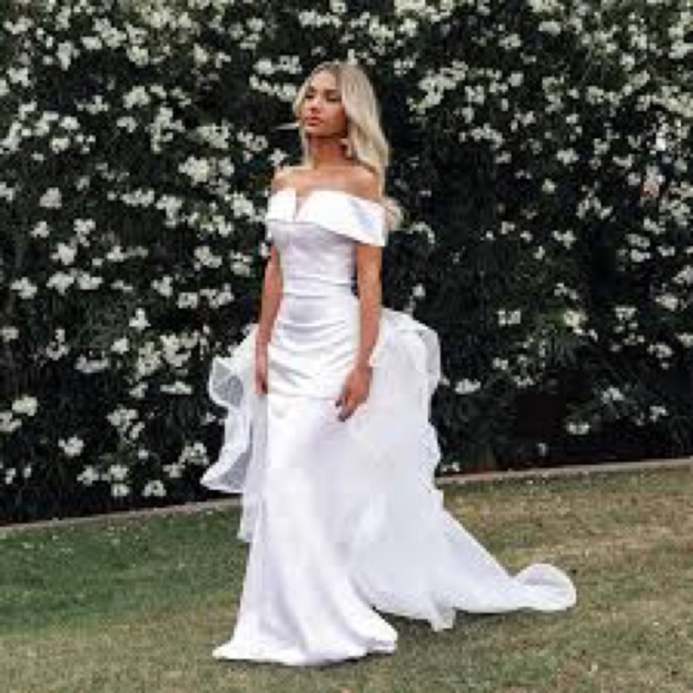 Catwalk Connection Serena Wedding Dress - Picture 2 of 5